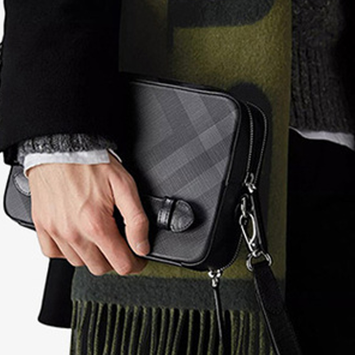Image 2 of バーバリーバッグ 4056426CHBL Leather-trimmed London Check Pouch