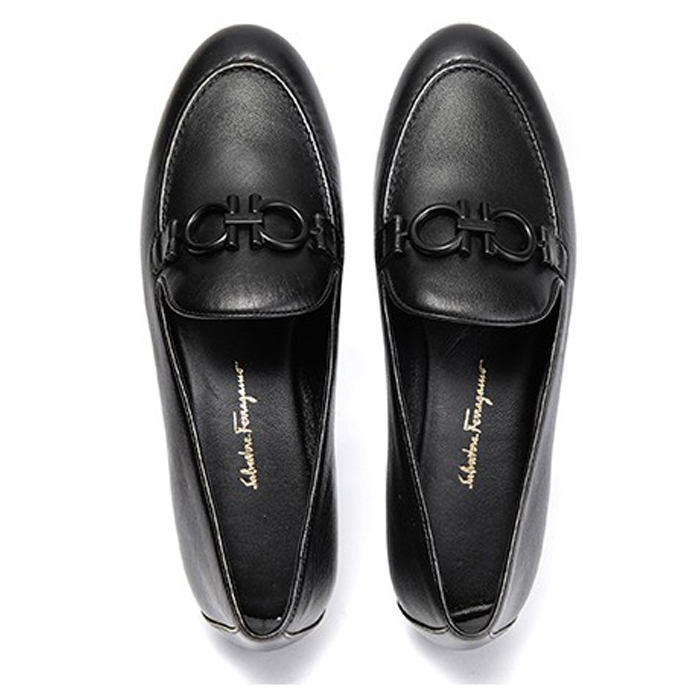Image 2 of フェラガモレディシューズ 0715302 LAMB NERO Loafers with buckle detail