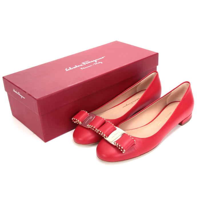 フェラガモレディシューズ 0692153 NACA LIPS RED