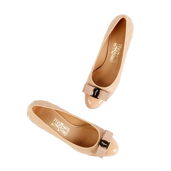 フェラガモレディシューズ 0702229 PATENT-CALF NEWBISQUE Pumps