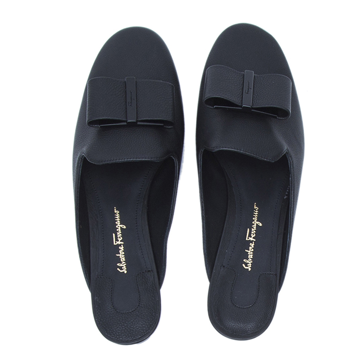 フェラガモレディース牛革フローラルシェイプフラットスリッパ 0684331 CALF NERO BLACK
