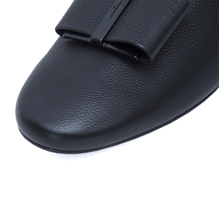 Image 6 of フェラガモレディース牛革フローラルシェイプフラットスリッパ 0684331 CALF NERO BLACK