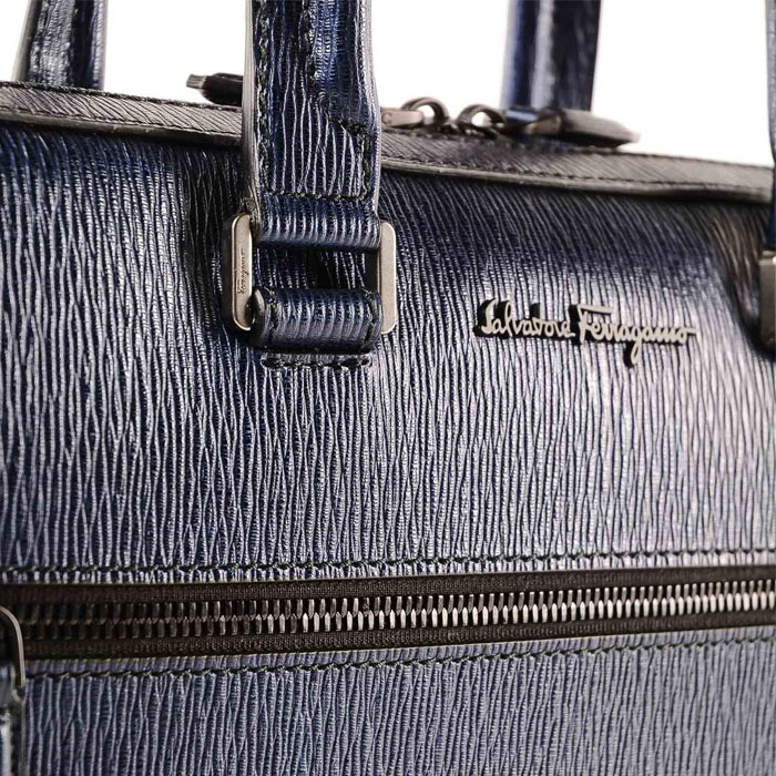 Image 4 of フェラガモバッグ 24-A107 PEBBLE CALF NAVY Blue Revival Metal Bag